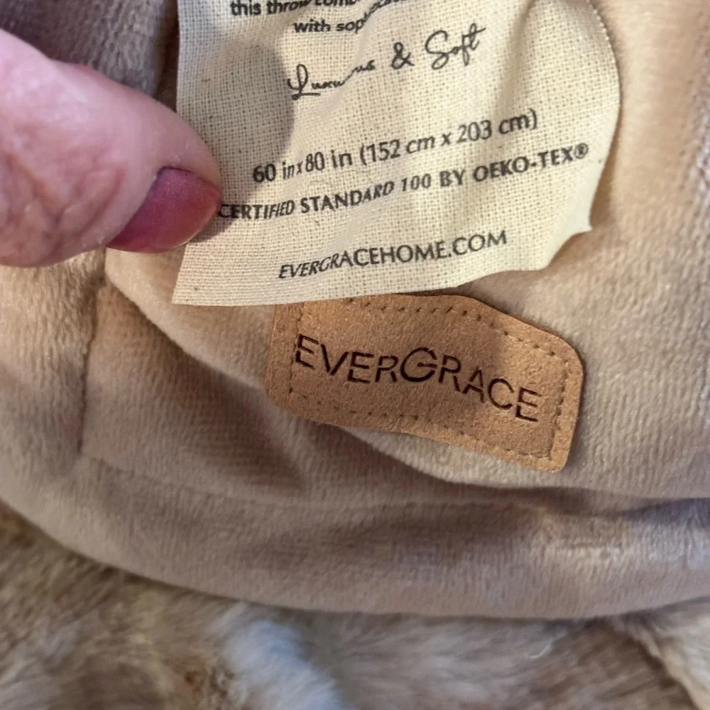 EVERGRACE Faux Rabbit Fur Throw Blanket 60x80 Beige Plush Reversible Velvet